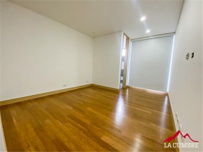 Apartamento de 3 alcobas en arriendo en Lalinde, Medellín, 280 m² · foto 4 de 16