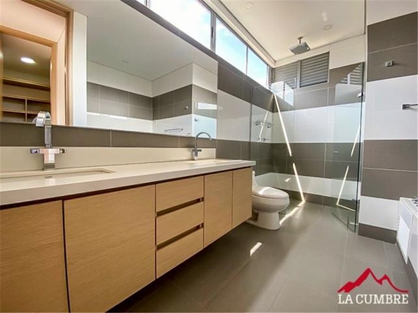 Apartamento de 3 alcobas en arriendo en Lalinde, Medellín, 280 m² · foto 11 de 16