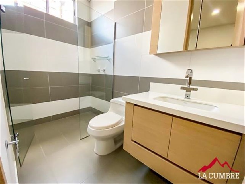 Apartamento de 3 alcobas en arriendo en Lalinde, Medellín, 280 m² · foto 3 de 16