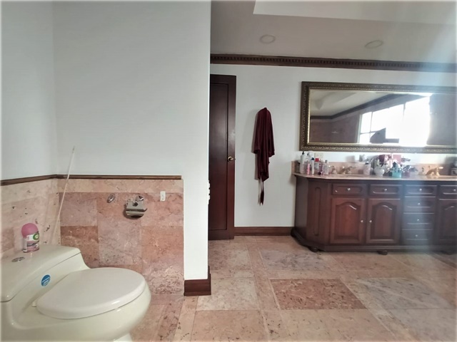 Casa de 5 alcobas en venta en Las Lomas No.1, Medellín, 430 m² · foto 14 de 16