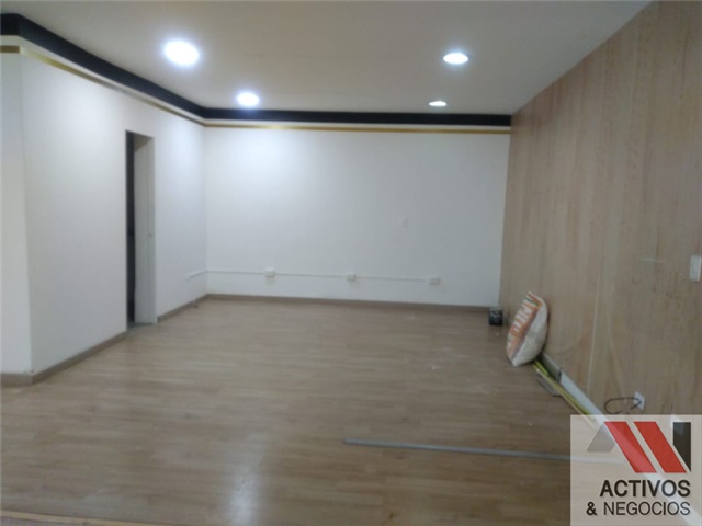 Local en Arriendo - Más
