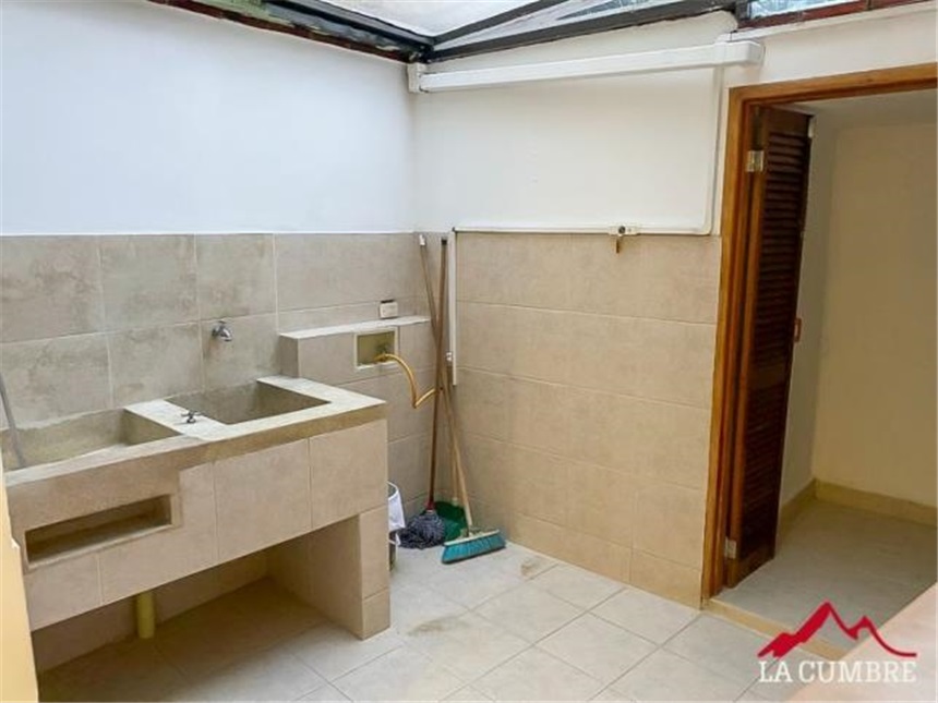 Casa de 3 alcobas en venta en Loma El Atravesado, Envigado, 200 m² · foto 11 de 11