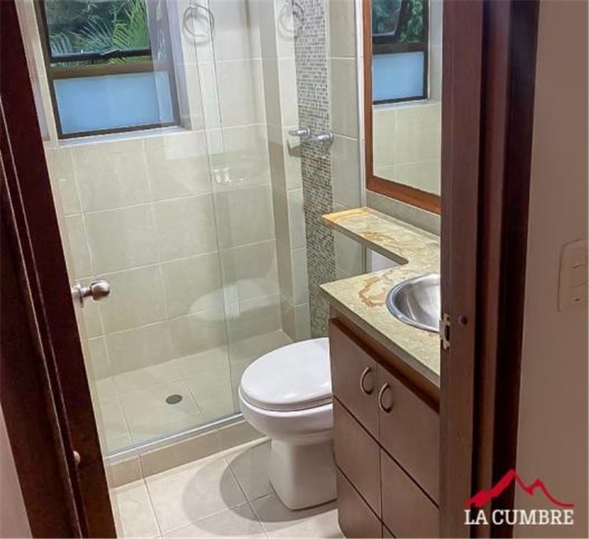 Casa de 3 alcobas en venta en Loma El Atravesado, Envigado, 200 m² · foto 3 de 11