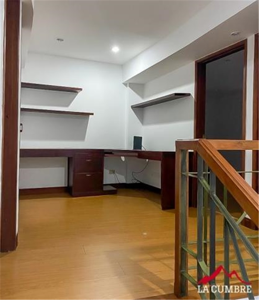 Casa de 3 alcobas en venta en Loma El Atravesado, Envigado, 200 m² · foto 5 de 11