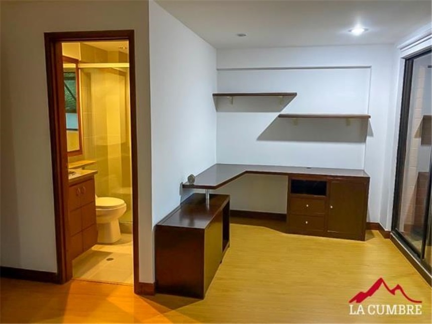 Casa de 3 alcobas en venta en Loma El Atravesado, Envigado, 200 m² · foto 6 de 11