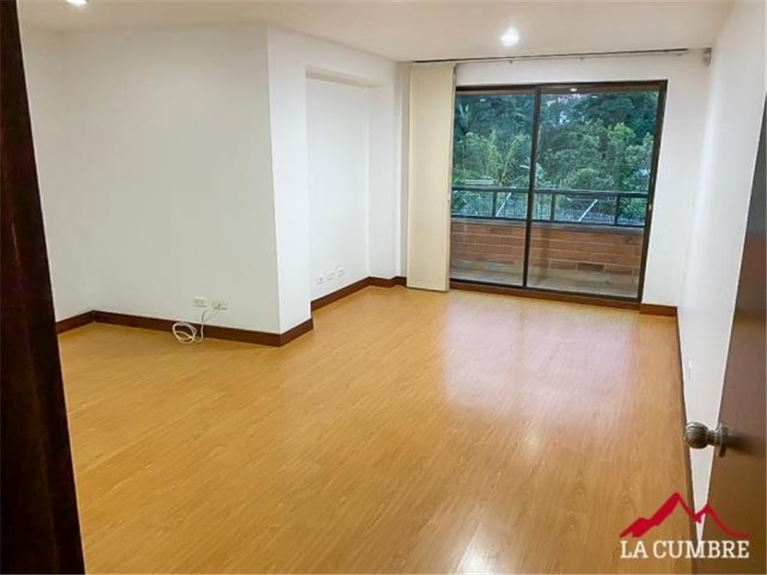 Casa de 3 alcobas en venta en Loma El Atravesado, Envigado, 200 m² · foto 9 de 11