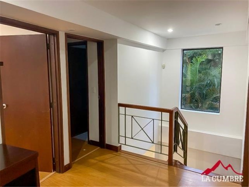 Casa de 3 alcobas en venta en Loma El Atravesado, Envigado, 200 m² · foto 7 de 11