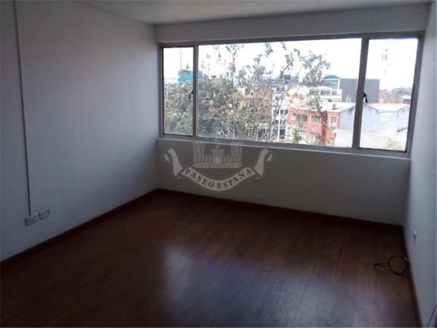 Piso – Bogotá, Chicó Lago - Más