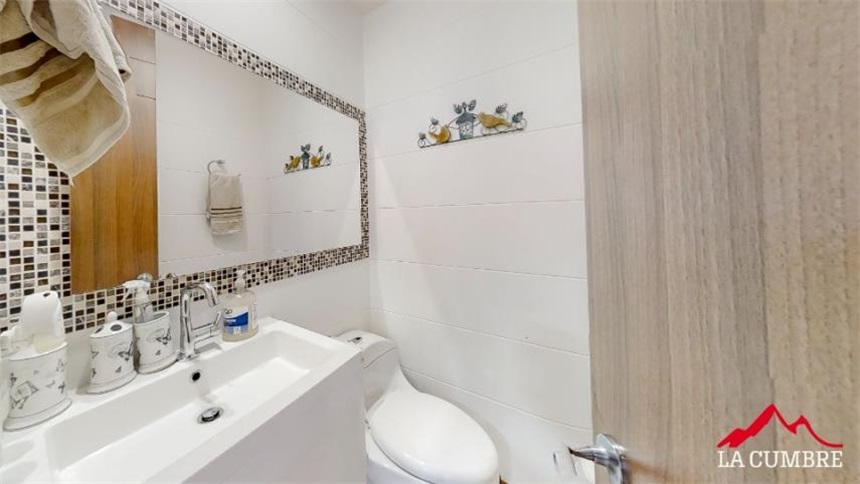 Casa de 3 alcobas en venta en Loma Del Chocho, Envigado, 217 m² · foto 11 de 14