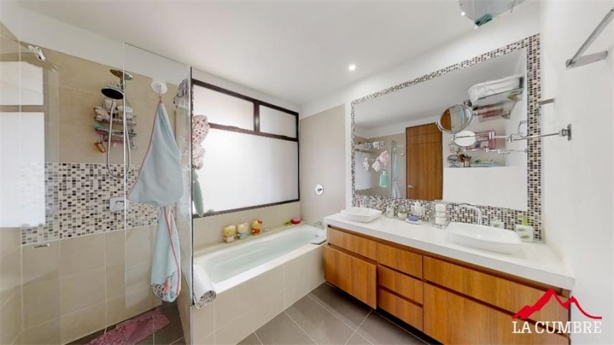 Casa de 3 alcobas en venta en Loma Del Chocho, Envigado, 217 m² · foto 14 de 14