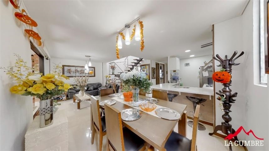 Casa de 3 alcobas en venta en Loma Del Chocho, Envigado, 217 m² · foto 9 de 14