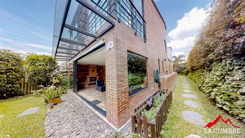 Casa de 3 alcobas en venta en Loma Del Chocho, Envigado, 217 m² · foto 3 de 14