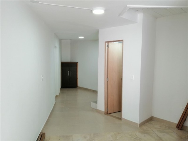 Local en arriendo en Simon Bolivar, Medellín, 25 m² · foto 2 de 7