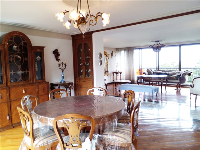 Apartamento de 3 alcobas en arriendo en El Castillo, Medellín, 340 m² · foto 5 de 19