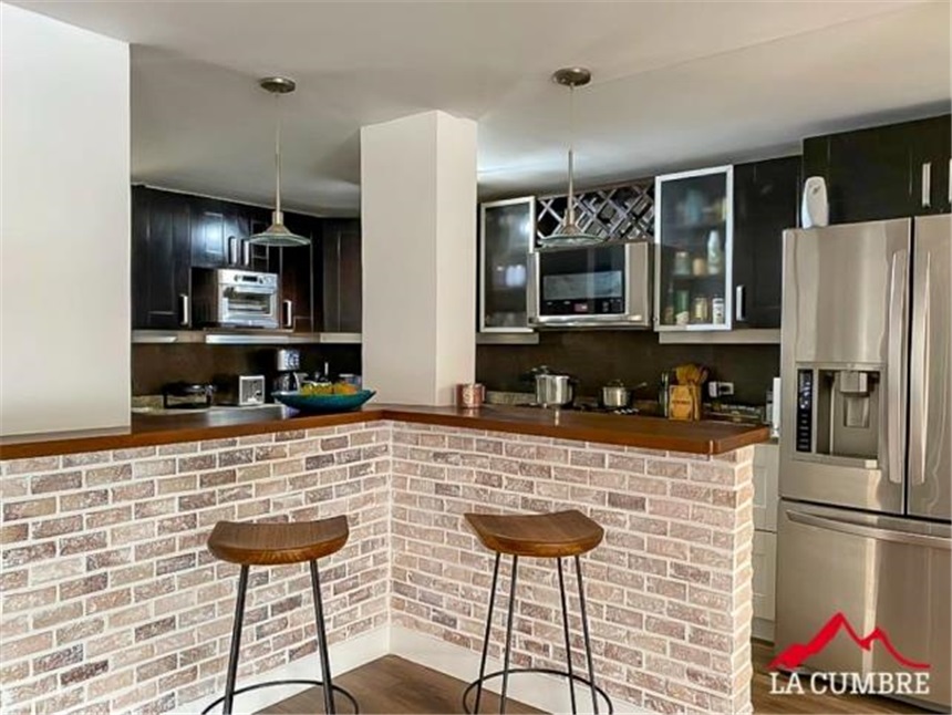 Casa de 3 alcobas en venta en Loma Del Chocho, Envigado, 212 m² · foto 5 de 10