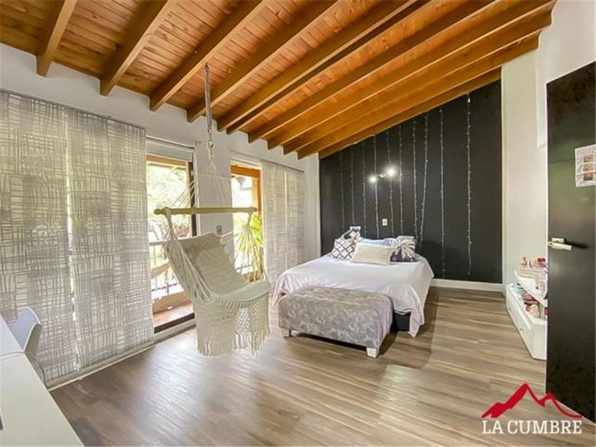 Casa de 3 alcobas en venta en Loma Del Chocho, Envigado, 212 m² · foto 9 de 10