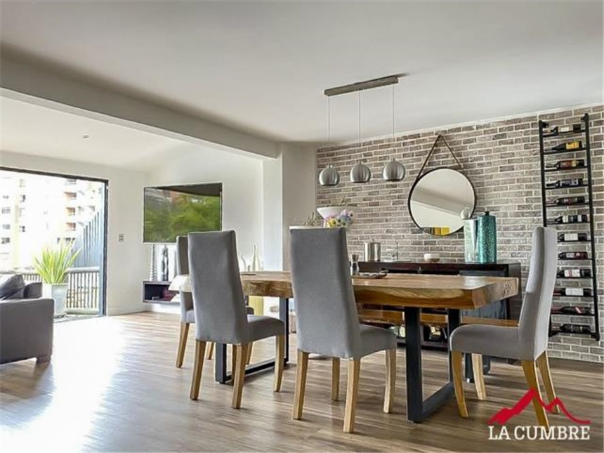 Casa de 3 alcobas en venta en Loma Del Chocho, Envigado, 212 m² · foto 6 de 10
