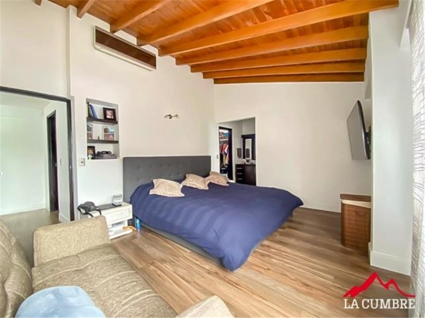 Casa de 3 alcobas en venta en Loma Del Chocho, Envigado, 212 m² · foto 10 de 10