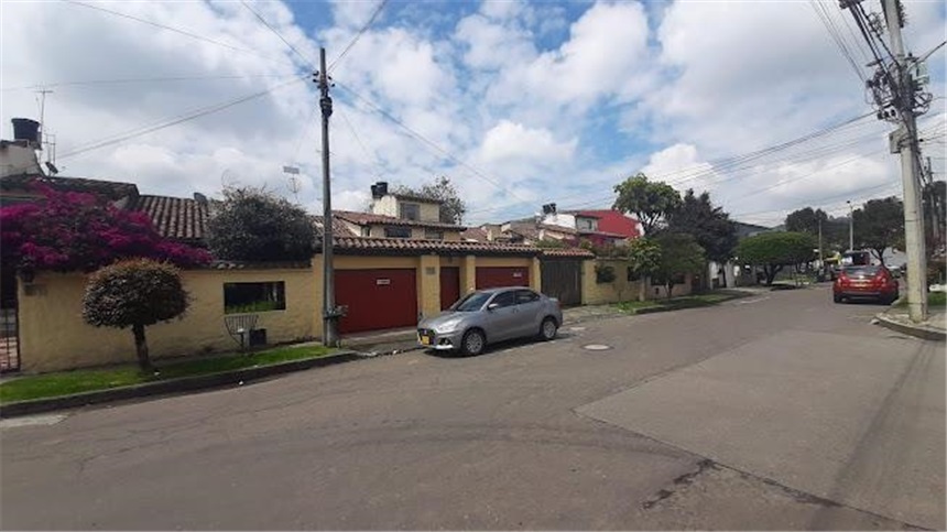 House, land 240 m²