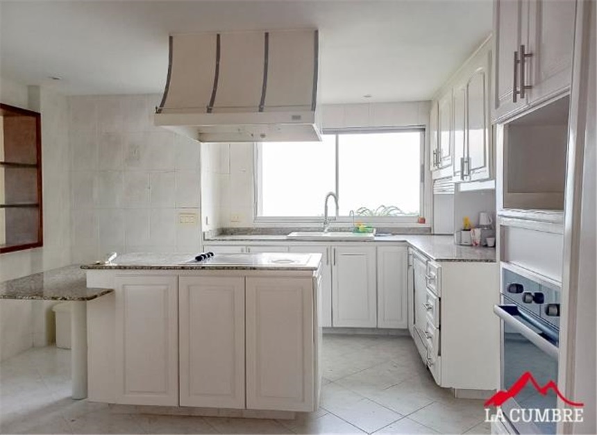 Apartamento de 4 alcobas en arriendo en Granizal, Medellín, 451 m² · foto 3 de 9