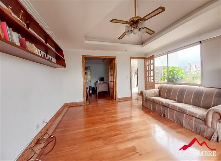 Apartamento de 4 alcobas en arriendo en Granizal, Medellín, 451 m² · foto 8 de 9