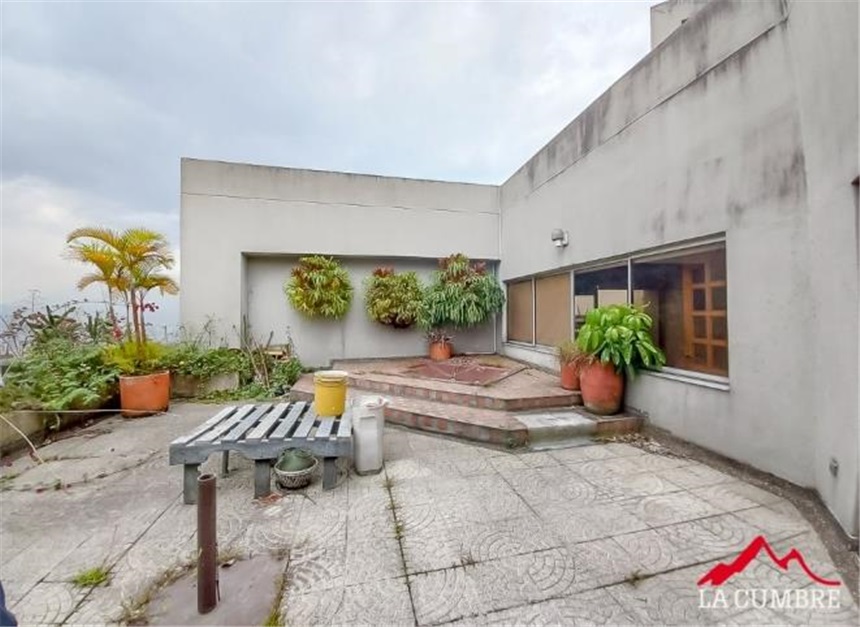 Apartamento de 4 alcobas en arriendo en Granizal, Medellín, 451 m² · foto 9 de 9