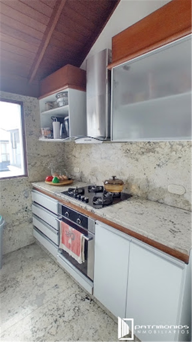 Casa de 3 alcobas en venta en Colinas De Suba, Bogotá, 241 m² · foto 9 de 24