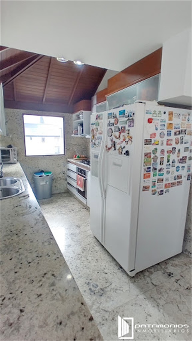 Casa de 3 alcobas en venta en Colinas De Suba, Bogotá, 241 m² · foto 11 de 24