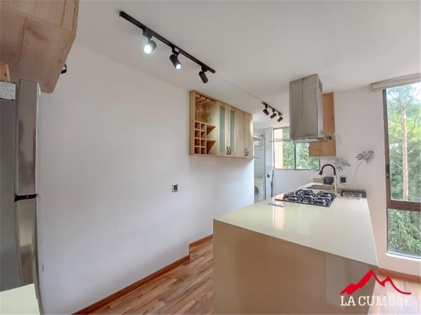 Apartamento de 3 alcobas en arriendo en Los Balsos, Medellín, 140 m² · foto 3 de 10