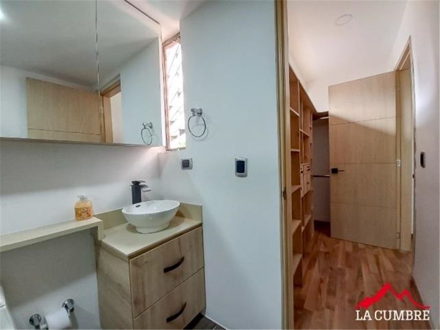 Apartamento de 3 alcobas en arriendo en Los Balsos, Medellín, 140 m² · foto 8 de 10