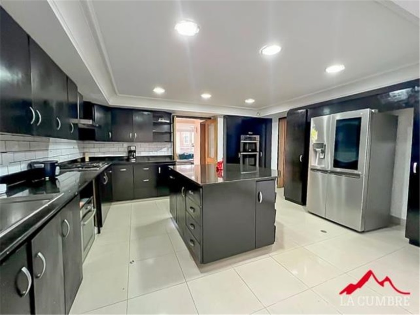Casa de 5 alcobas en venta en Los Balsos, Medellín, 870 m² · foto 5 de 15