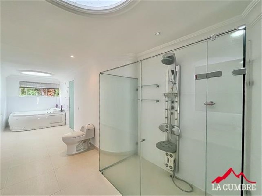 Casa de 5 alcobas en venta en Los Balsos, Medellín, 870 m² · foto 14 de 15