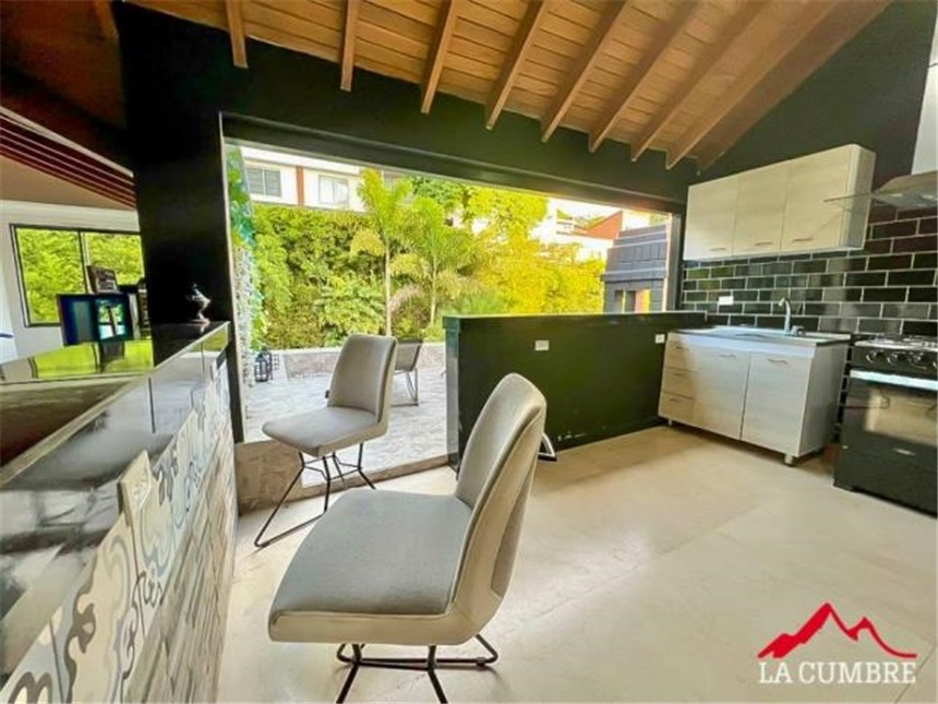 Casa de 5 alcobas en venta en Los Balsos, Medellín, 870 m² · foto 12 de 15