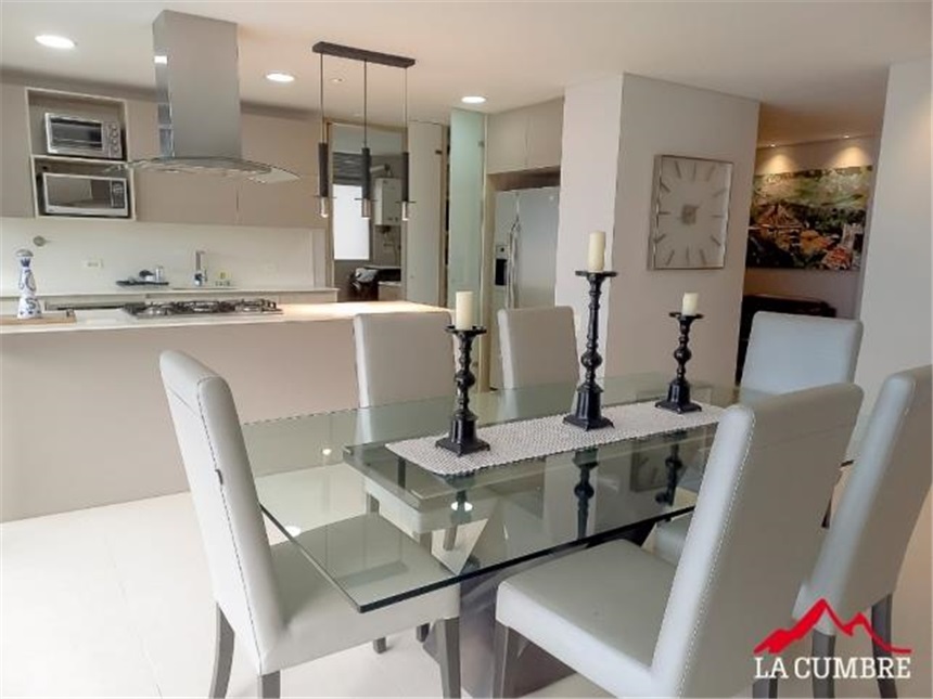 Apartamento de 3 alcobas en arriendo en Castropol, Medellín, 170 m² · foto 2 de 12