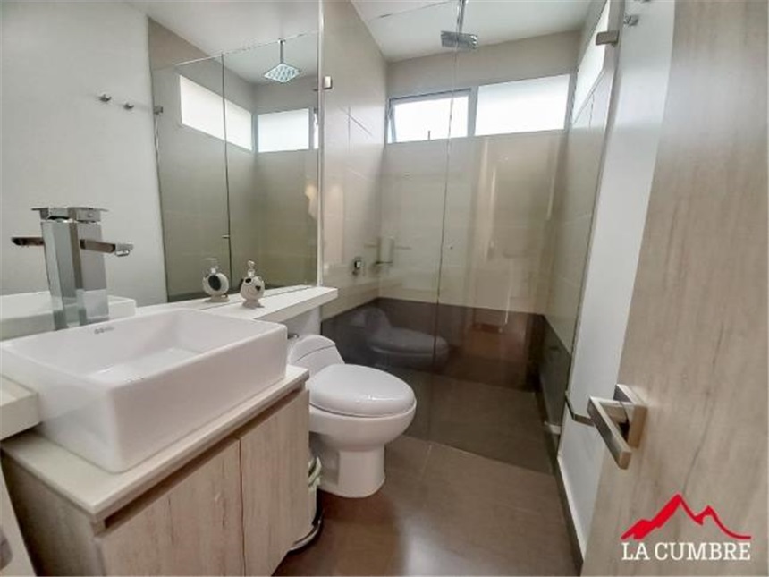 Apartamento de 3 alcobas en arriendo en Castropol, Medellín, 170 m² · foto 9 de 12
