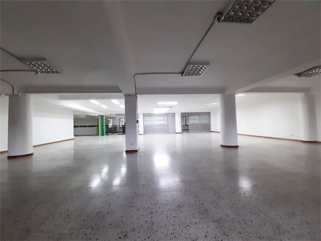 Local en arriendo en La Candelaria, Medellín, 382 m² · foto 11 de 13
