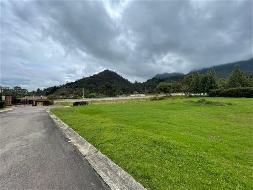 Lote en venta en Gratamira, Sopó, 2186 m² · foto 3 de 15