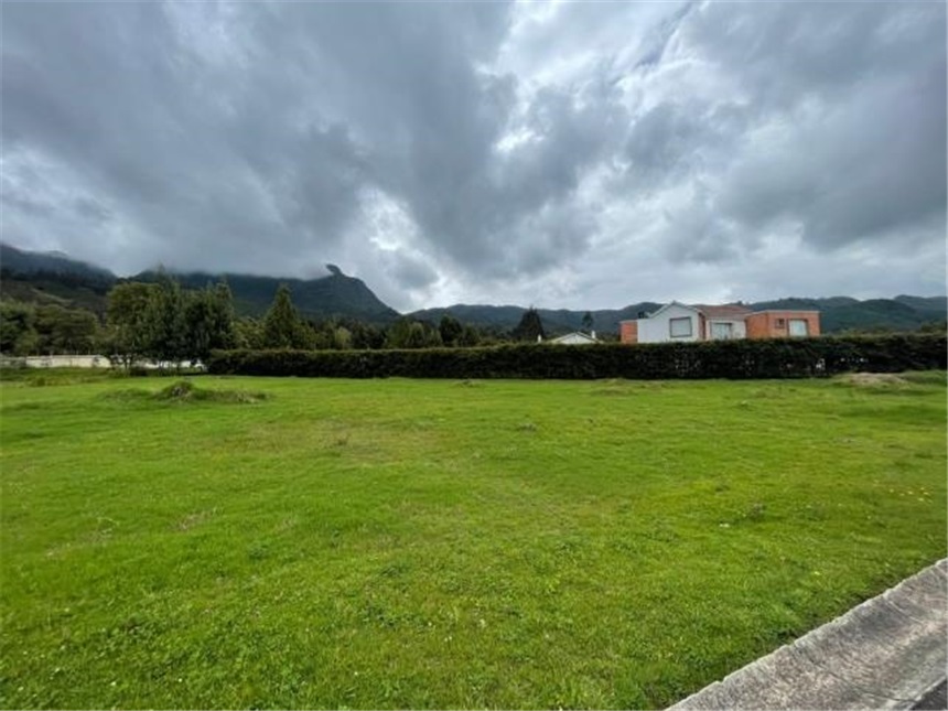 Lote en venta en Gratamira, Sopó, 2186 m² · foto 2 de 15