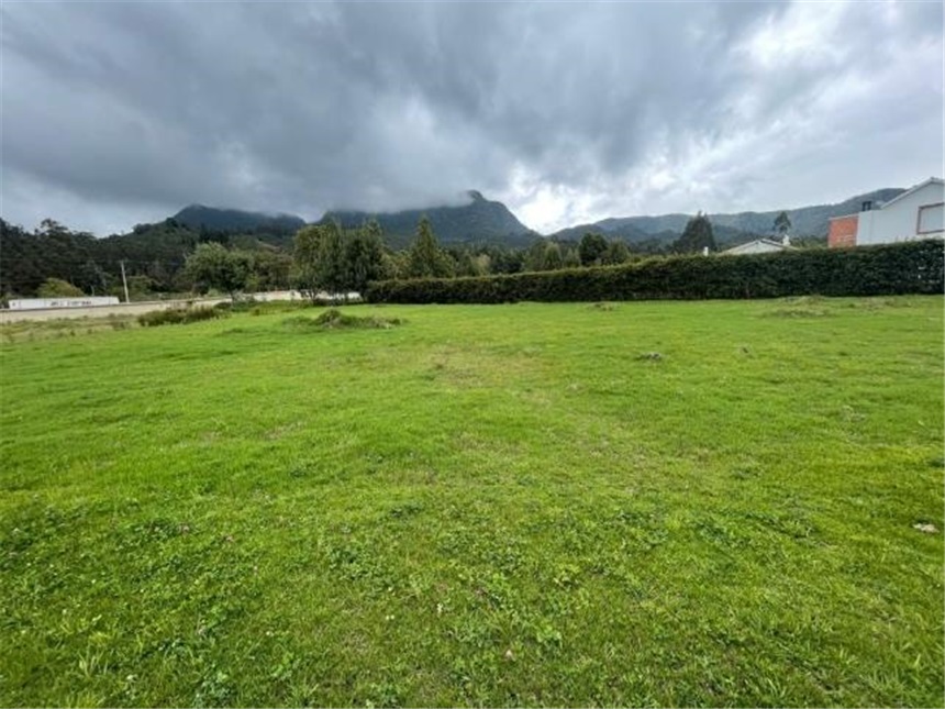 Lote en venta en Gratamira, Sopó, 2186 m² · foto 4 de 15