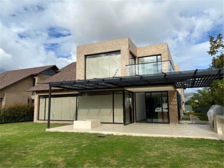 House, land 570 m²