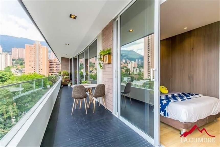 Apartamento en arriendo en El Poblado, Medellín · foto 2 de 13