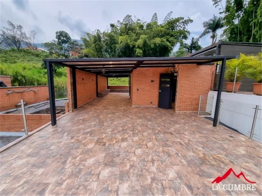 Casa de 3 alcobas en venta en Loma El Atravesado, Envigado, 248 m² · foto 11 de 13
