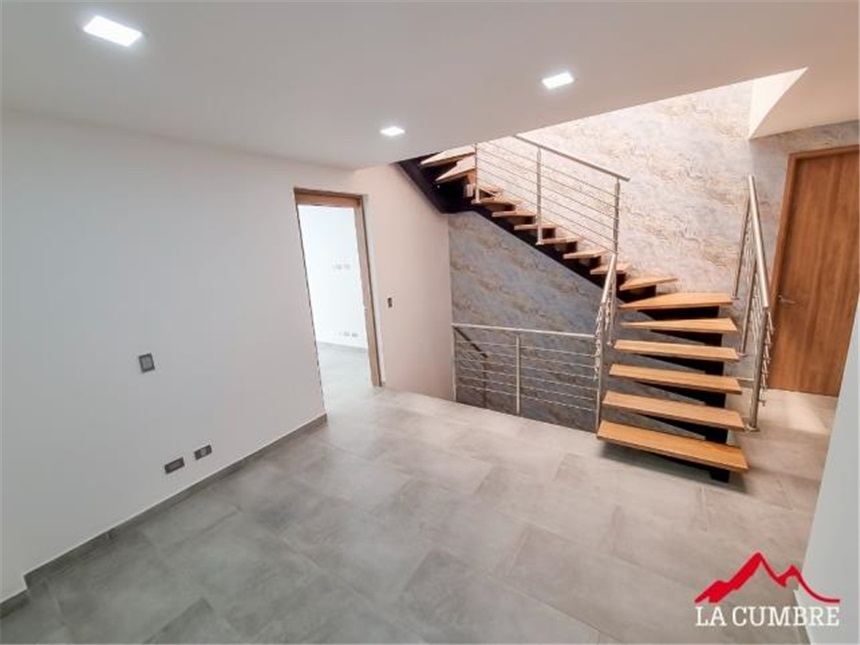 Casa de 3 alcobas en venta en Loma El Atravesado, Envigado, 248 m² · foto 7 de 13