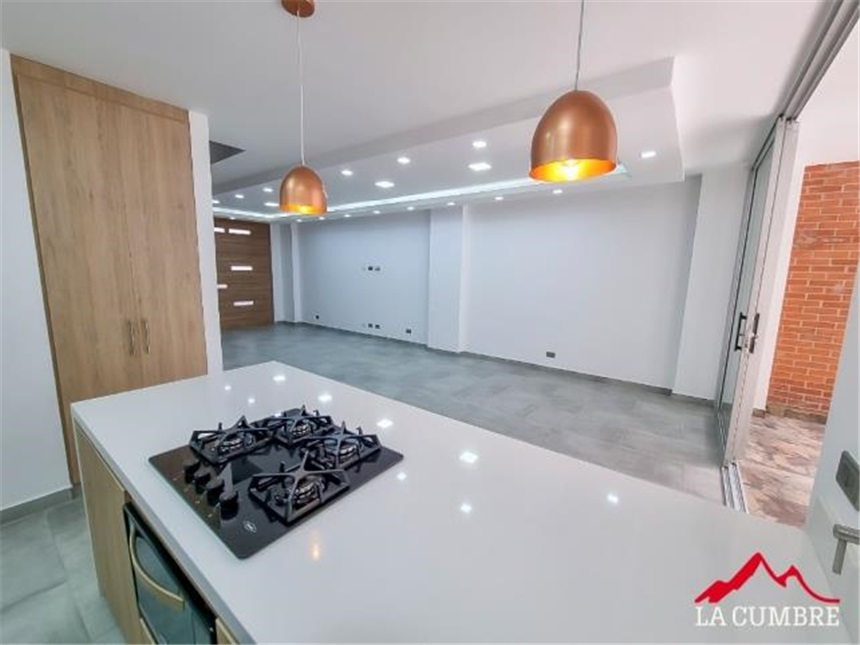 Casa de 3 alcobas en venta en Loma El Atravesado, Envigado, 248 m² · foto 6 de 13