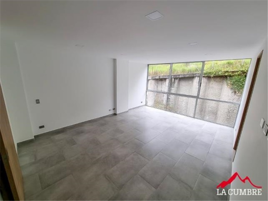 Casa de 3 alcobas en venta en Loma El Atravesado, Envigado, 248 m² · foto 13 de 13