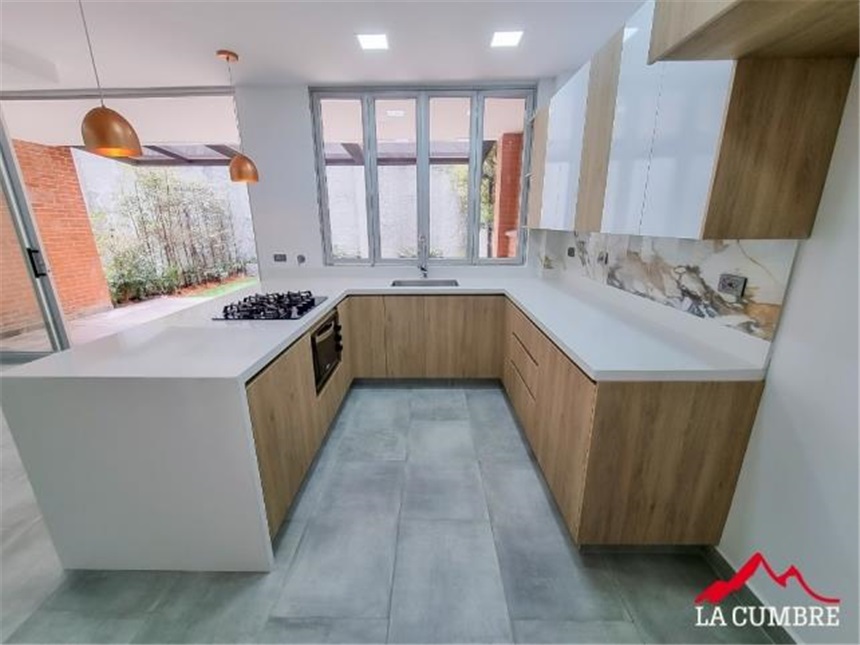 Casa de 3 alcobas en venta en Loma El Atravesado, Envigado, 248 m² · foto 5 de 13