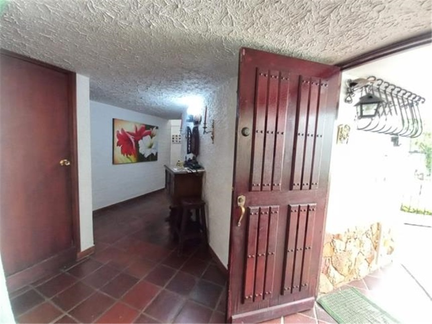 Casa de 5 alcobas en venta en Ciudad Jardin, Cali, 1400 m² · foto 2 de 21