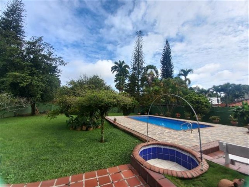Casa de 5 alcobas en venta en Ciudad Jardin, Cali, 1400 m² · foto 19 de 21