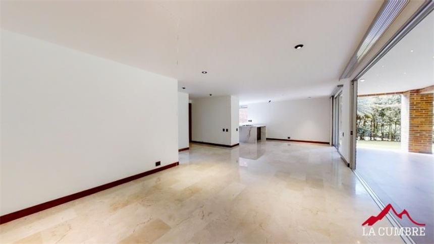 Casa de 3 alcobas en venta en Loma Del Chocho, Medellín, 335 m² · foto 10 de 14