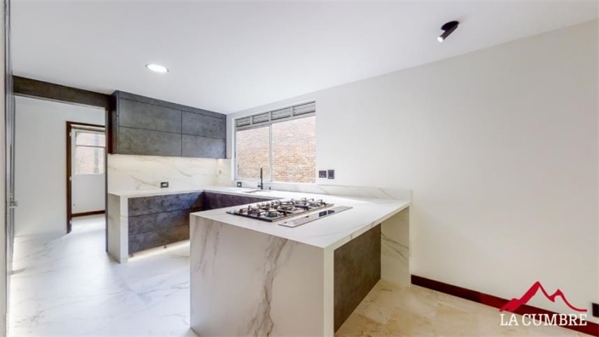 Casa de 3 alcobas en venta en Loma Del Chocho, Medellín, 335 m² · foto 9 de 14